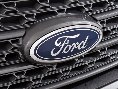 Used 2022 Ford Explorer XLT w/ Equipment Group 202A image 22