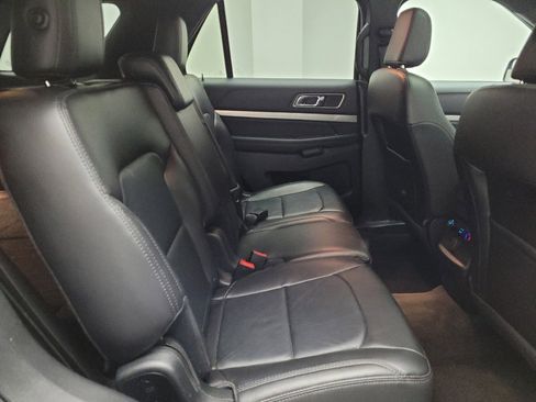 Used 2018 Ford Explorer XLT w/ Equipment Group 202A AWD/4WD image 19