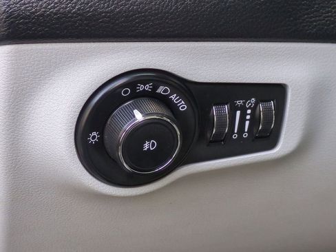 Used 2019 Jeep Compass Limited w/ Mopar Graphics Package image 17