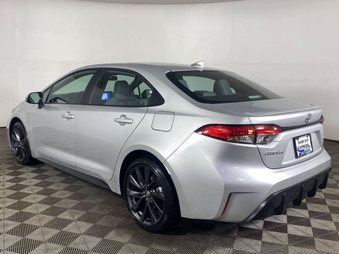Used 2026 Toyota Corolla SE FWD image 4