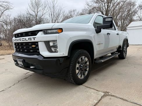 Used 2022 Chevrolet Silverado 2500 Custom w/ Custom Value Package image 4