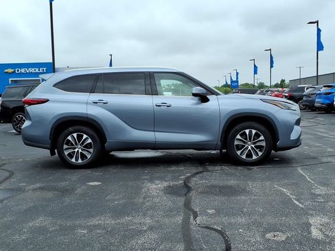 Used 2022 Toyota Highlander XLE AWD/4WD image 22