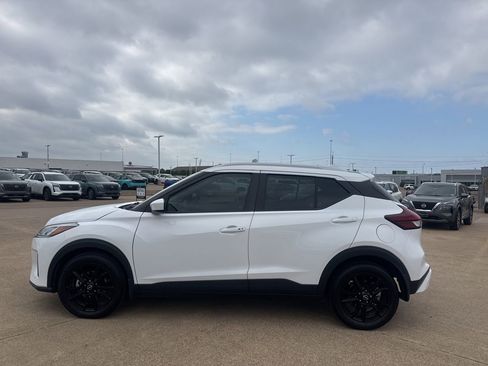 Used 2023 Nissan Kicks SV image 12