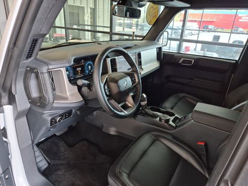 Used 2025 Ford Bronco Outer Banks image 11