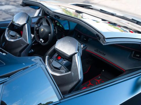 Used 2021 Lamborghini Aventador SVJ AWD/4WD image 48