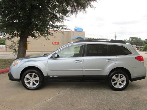 Used 2014 Subaru Outback 2.5i Premium w/ Moonroof Package image 5