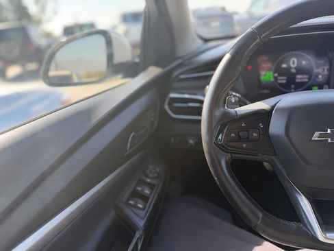 Used 2022 Chevrolet Bolt EUV LT w/ Convenience Package FWD image 7