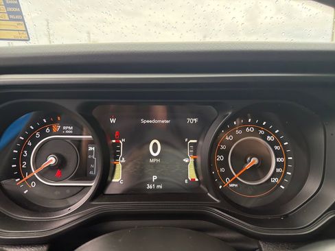 Used 2025 Jeep Gladiator Sport w/ Premium Package image 23