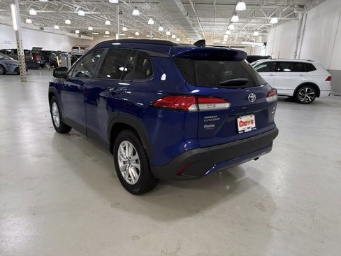 Used 2025 Toyota Corolla Cross LE AWD/4WD image 6