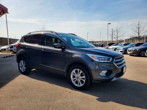 Used 2019 Ford Escape SEL image 3