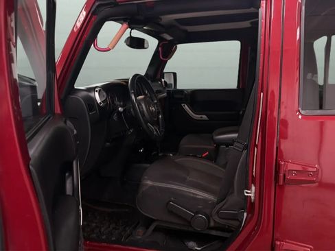Used 2013 Jeep Wrangler Unlimited Sahara w/ Connectivity Group AWD/4WD image 19