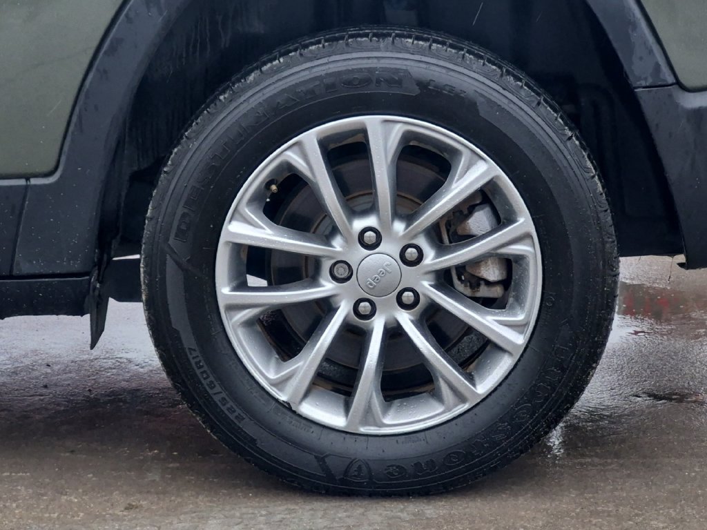 Used 2021 Jeep Cherokee Latitude Lux FWD image 27