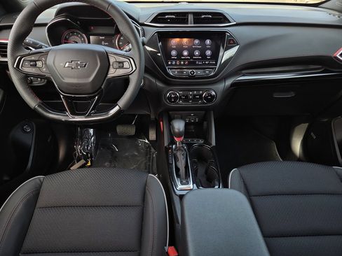 Used 2023 Chevrolet TrailBlazer RS w/ Sun and Liftgate Package FWD image 8