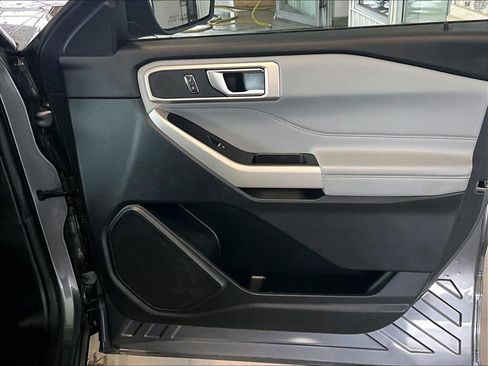 Used 2021 Ford Explorer XLT w/ Equipment Group 202A image 12