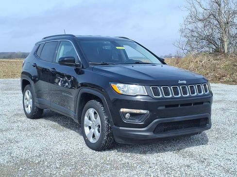 Used 2019 Jeep Compass Latitude w/ Popular Equipment Group AWD/4WD image 2