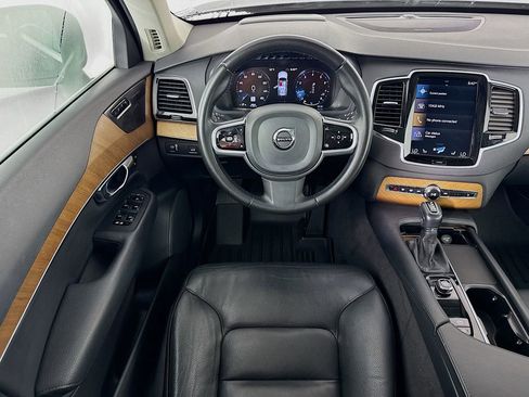 Used 2022 Volvo XC90 T6 Momentum w/ Advanced Package image 22