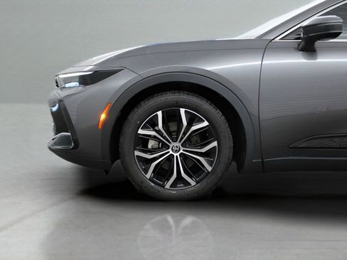 Used 2023 Toyota Crown Limited image 9