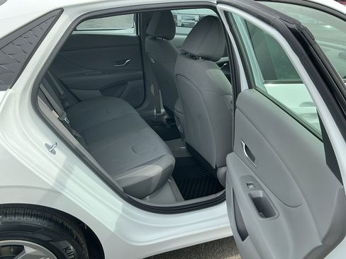 New 2026 Hyundai Elantra SE FWD image 9