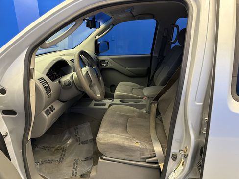 Used 2008 Nissan Frontier SE w/ SE Value Truck Pkg AWD/4WD image 12