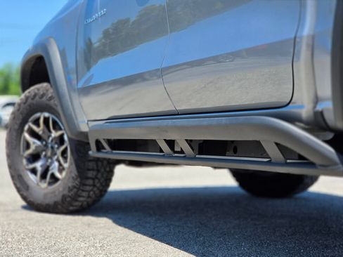 Used 2025 Chevrolet Colorado ZR2 AWD/4WD image 14