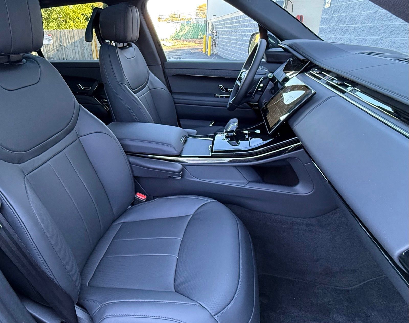 New 2026 Land Rover Range Rover Sport SE AWD/4WD image 19