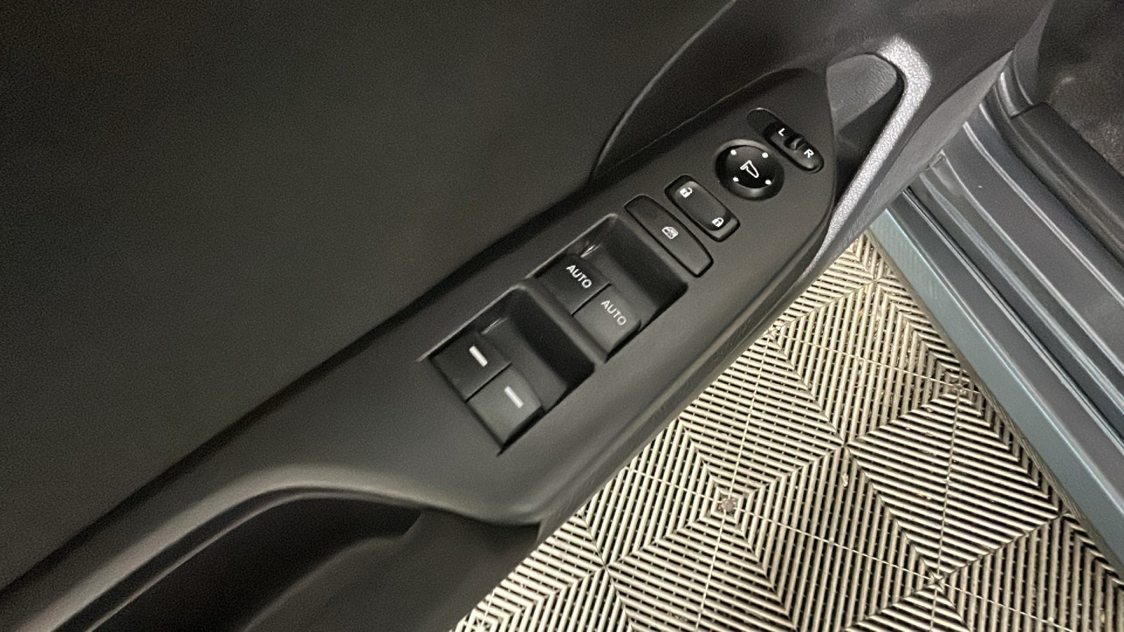 Used 2019 Honda Civic EX image 11