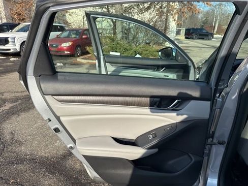 Used 2019 Honda Accord Touring image 34
