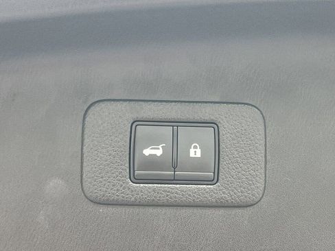 Used 2023 Nissan Armada SL w/ Captain's Chairs Package image 25