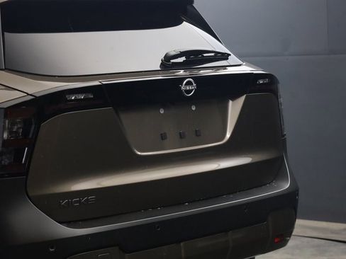 Used 2025 Nissan Kicks SV image 7