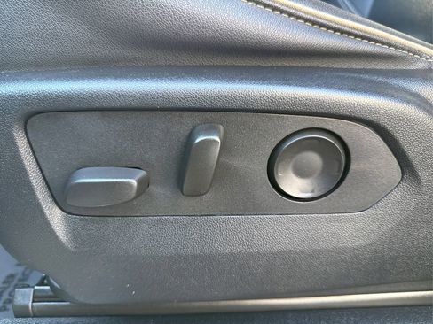 Used 2024 Chevrolet Suburban Premier image 25