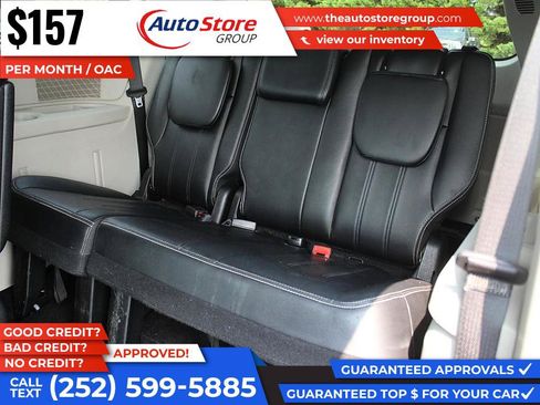 Used 2013 Chrysler Town & Country Touring FWD image 11