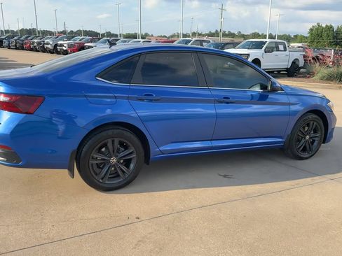 Used 2024 Volkswagen Jetta SE FWD image 9