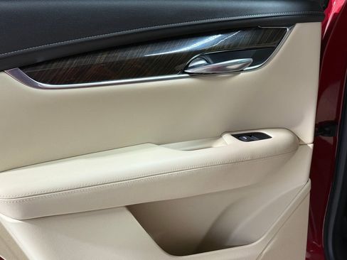 Used 2019 Cadillac XT5 FWD image 19