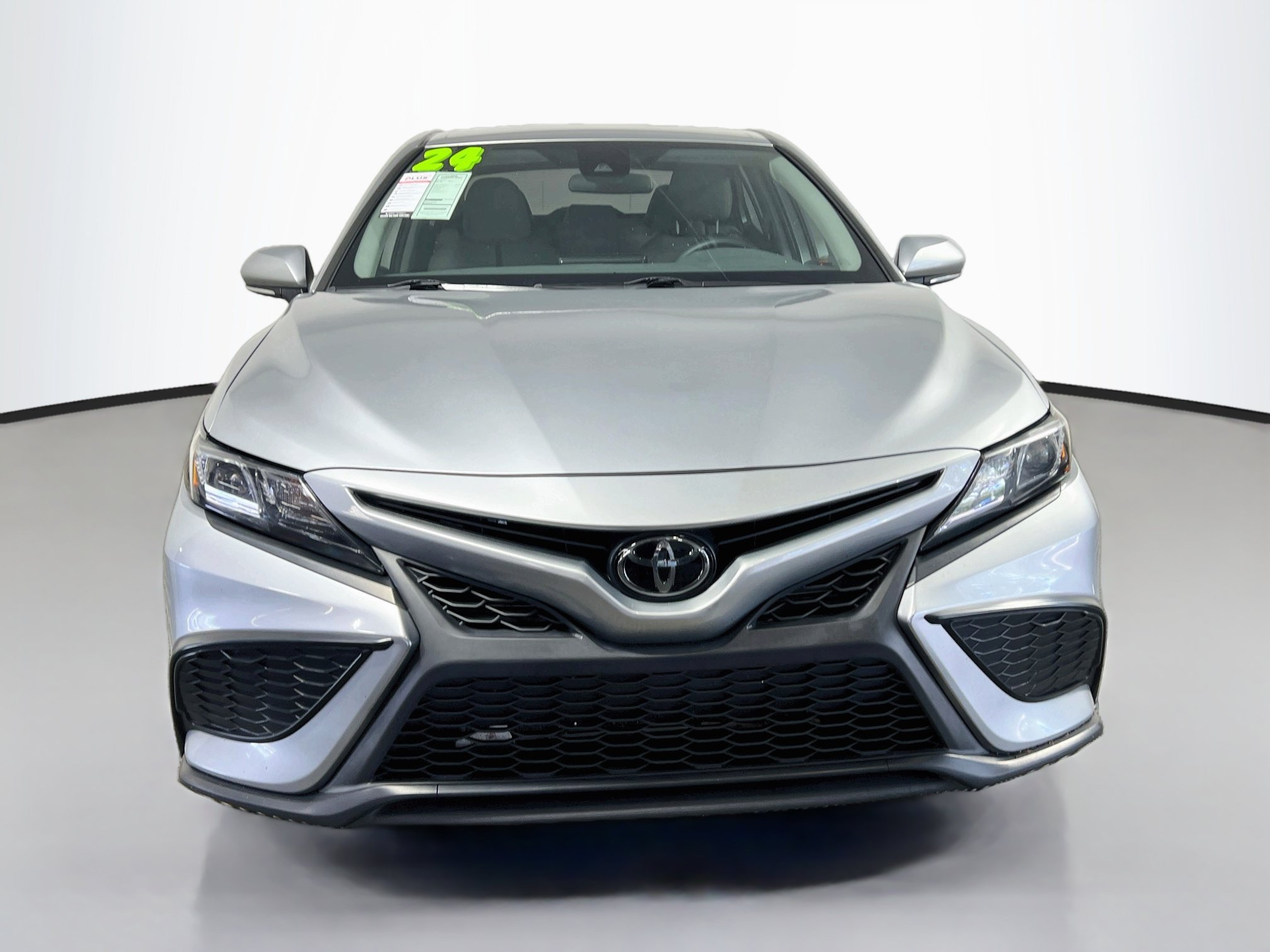 Used 2024 Toyota Camry SE FWD image 11
