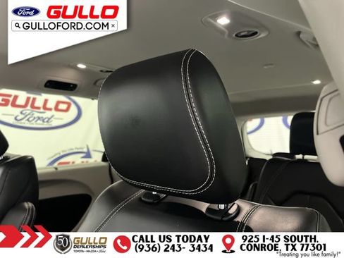 Used 2023 Chrysler Pacifica Touring-L FWD image 18