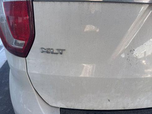 Used 2018 Ford Explorer XLT image 6