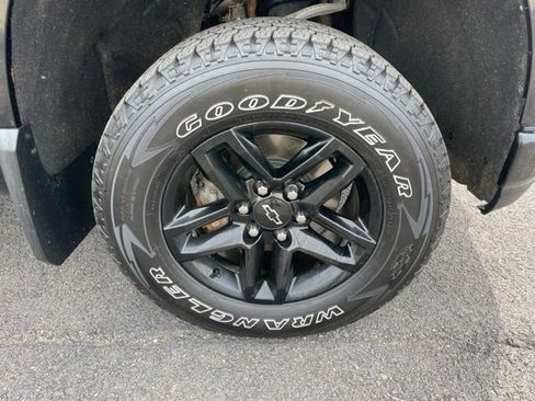 Used 2019 Chevrolet Silverado 1500 Custom Trail Boss w/ Custom Convenience Package AWD/4WD image 9