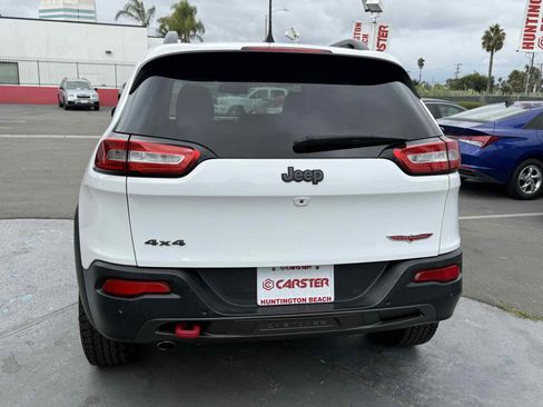 Used 2018 Jeep Cherokee Trailhawk image 12