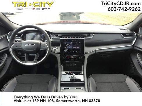 New 2025 Jeep Grand Cherokee Altitude image 12