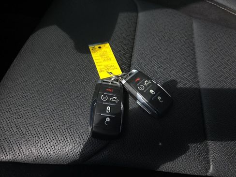 Used 2021 RAM 1500 Laramie AWD/4WD image 5