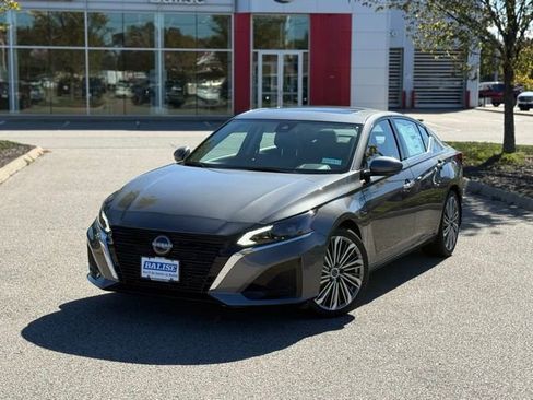 New 2025 Nissan Altima 2.5 SL image 9