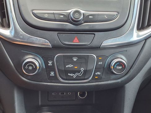 Used 2020 Chevrolet Equinox LT image 18