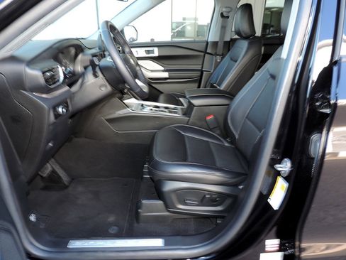 Used 2023 Ford Explorer Limited w/ Limited Technology Package image 16