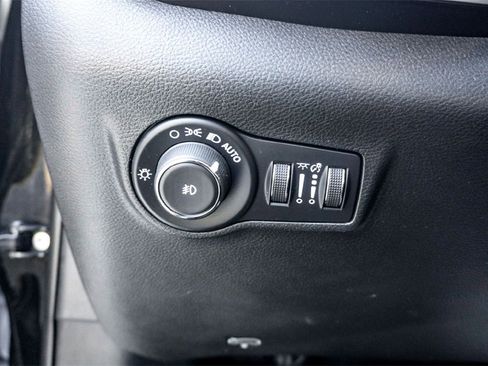 Used 2024 Jeep Compass Latitude image 16