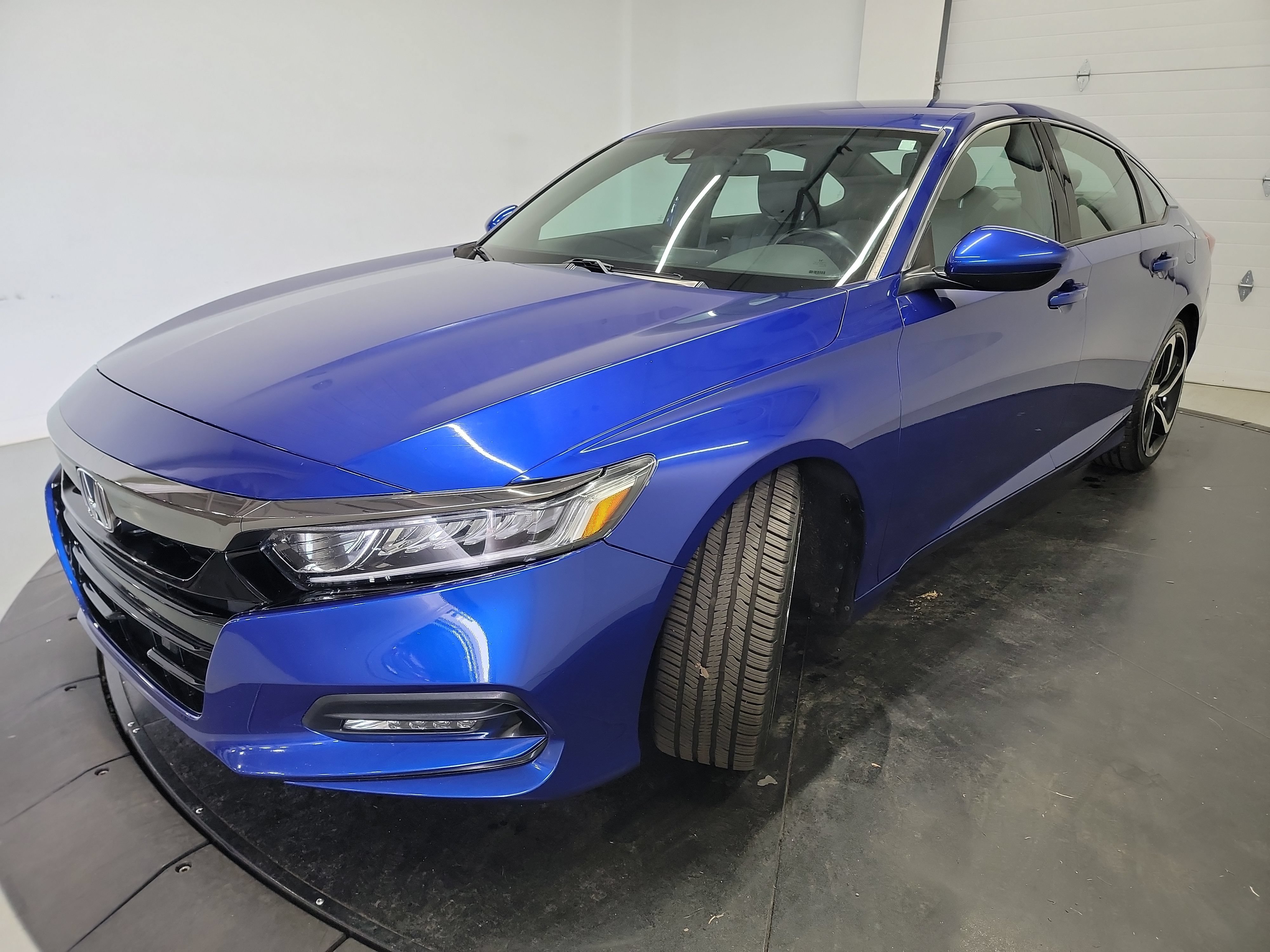 Used 2018 Honda Accord Sport image 3