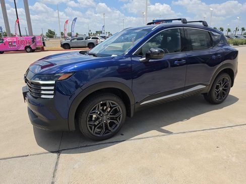 New 2026 Nissan Kicks SR w/ Cold Weather Package FWD image 2
