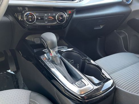 Used 2025 Chevrolet Trax LT image 39