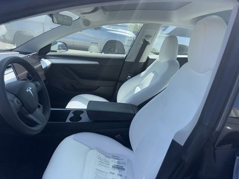 Used 2023 Tesla Model 3 Standard Range image 8
