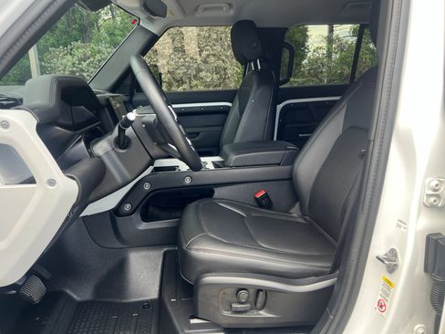 Used 2025 Land Rover Defender 110 S AWD/4WD image 7