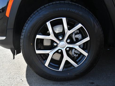 Used 2024 Jeep Grand Cherokee L Limited w/ Luxury Tech Group II image 12